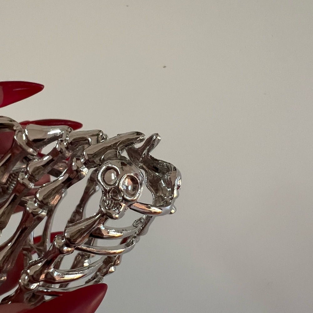 Silver Skeleton Hand Hair Clip - Picture 2 of 3